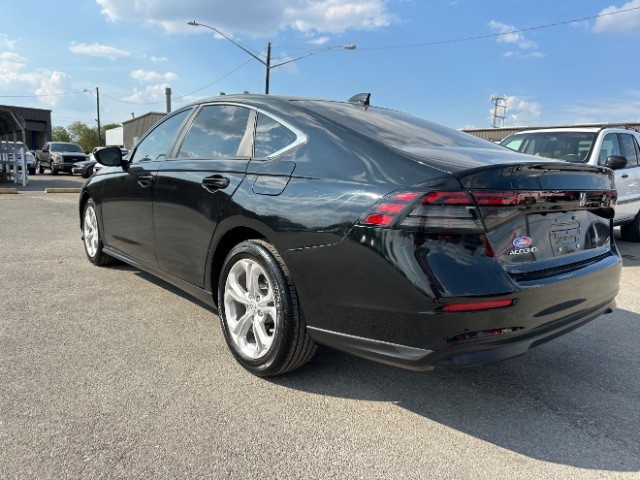 Honda Accord Sedan Vehicle Full-screen Gallery Image 05