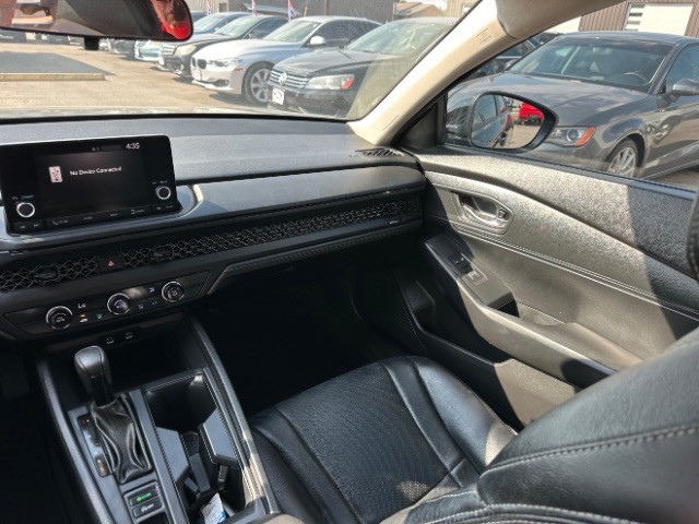 Honda Accord Sedan Vehicle Full-screen Gallery Image 07