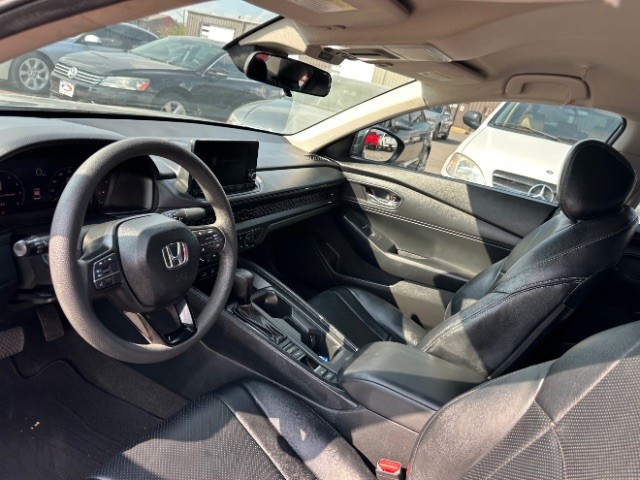 Honda Accord Sedan Vehicle Full-screen Gallery Image 09