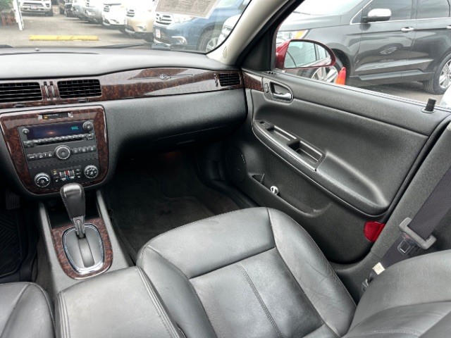 Chevrolet Impala Vehicle Full-screen Gallery Image 07