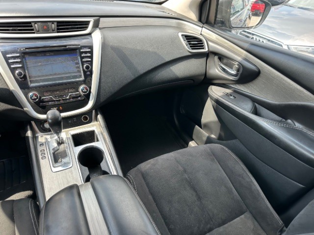 Nissan Murano Vehicle Full-screen Gallery Image 07