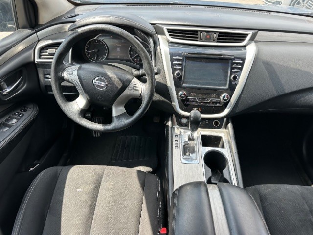 Nissan Murano Vehicle Full-screen Gallery Image 08