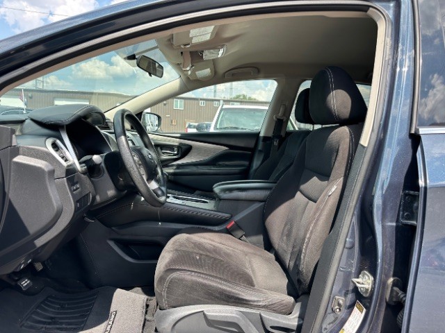 Nissan Murano Vehicle Full-screen Gallery Image 10