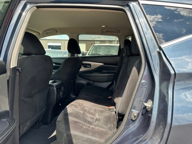 Nissan Murano Vehicle Full-screen Gallery Image 11