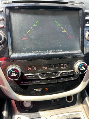 Nissan Murano Vehicle Full-screen Gallery Image 12