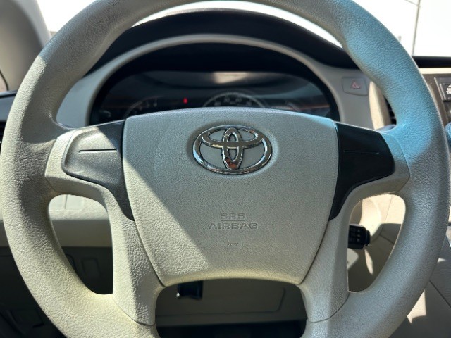 Toyota Sienna Vehicle Full-screen Gallery Image 13