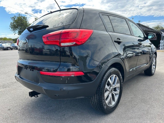 Kia Sportage Vehicle Full-screen Gallery Image 4