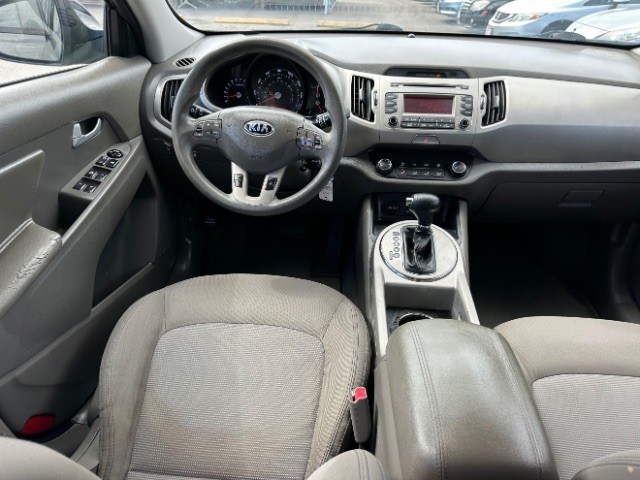 Kia Sportage Vehicle Full-screen Gallery Image 8