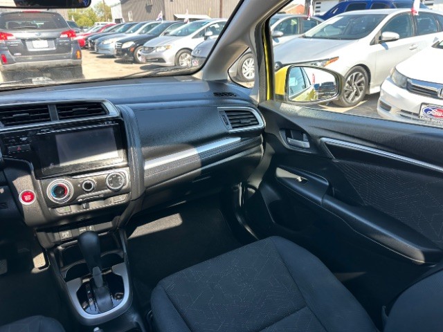 Honda Fit Vehicle Full-screen Gallery Image 07