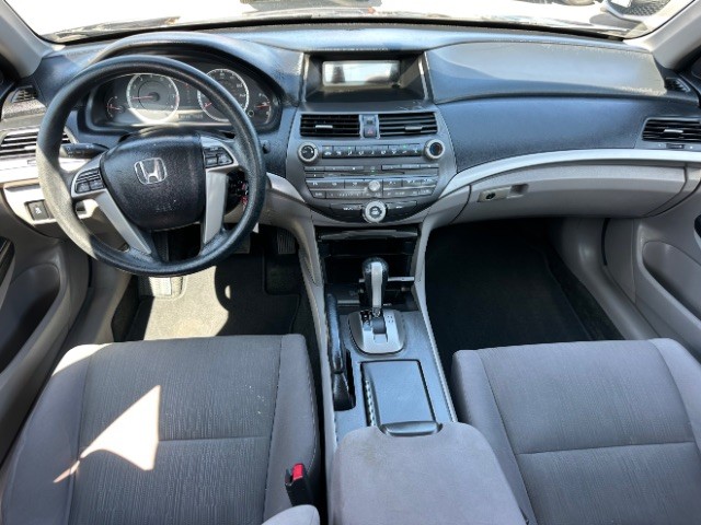 Honda Accord Sedan Vehicle Full-screen Gallery Image 06