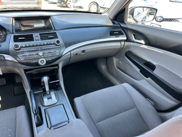 Honda Accord Sedan Vehicle Full-screen Gallery Image 07