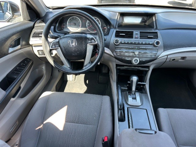 Honda Accord Sedan Vehicle Full-screen Gallery Image 08