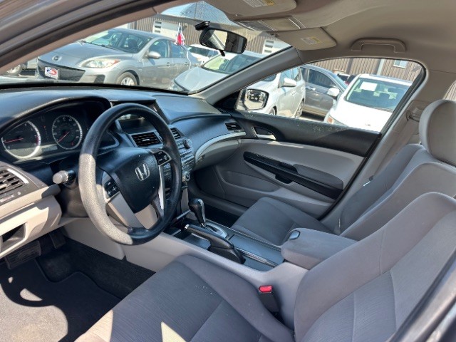 Honda Accord Sedan Vehicle Full-screen Gallery Image 09