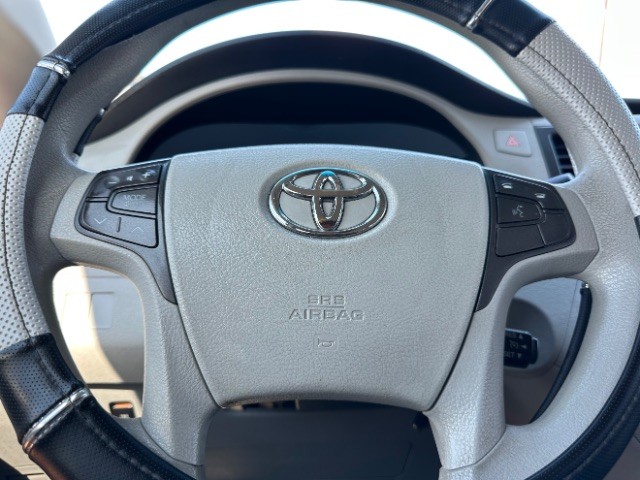 Toyota Sienna Vehicle Full-screen Gallery Image 14