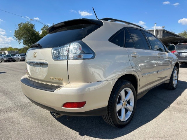 Lexus RX 330 Vehicle Full-screen Gallery Image 04