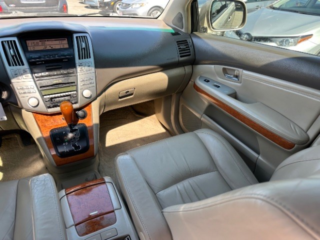 Lexus RX 330 Vehicle Full-screen Gallery Image 07