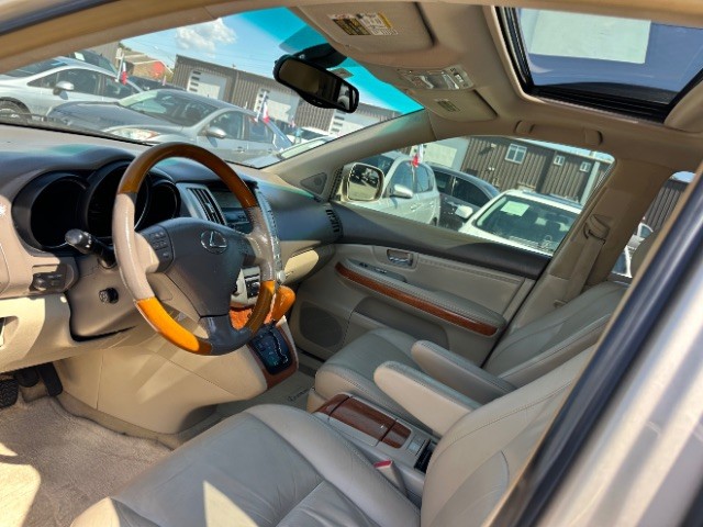 Lexus RX 330 Vehicle Full-screen Gallery Image 09