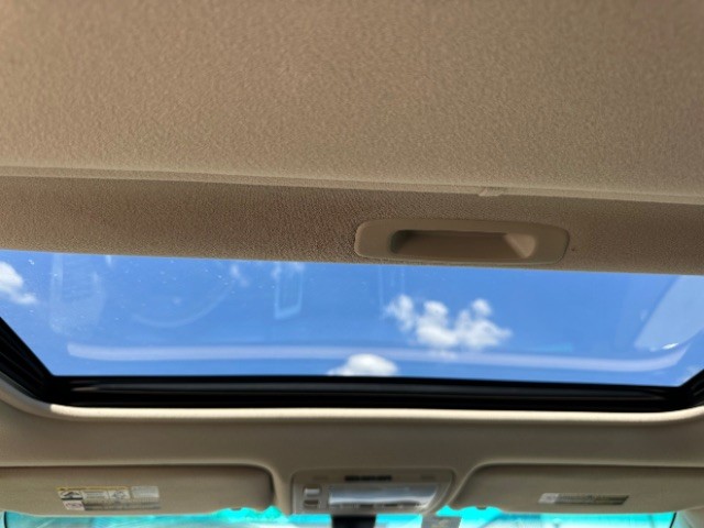 Lexus RX 330 Vehicle Full-screen Gallery Image 14