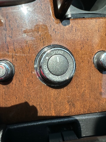 INFINITI QX60 Vehicle Full-screen Gallery Image 16