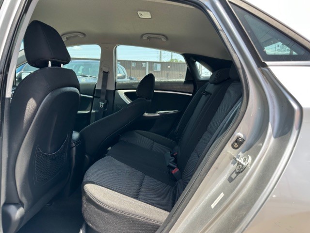 Hyundai Elantra GT Vehicle Full-screen Gallery Image 11