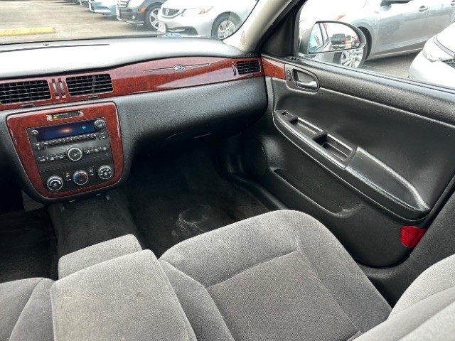 Chevrolet Impala Vehicle Full-screen Gallery Image 06