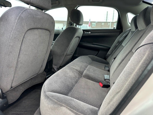 Chevrolet Impala Vehicle Full-screen Gallery Image 10