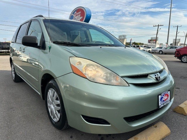 2009 Toyota Sienna CE's photo