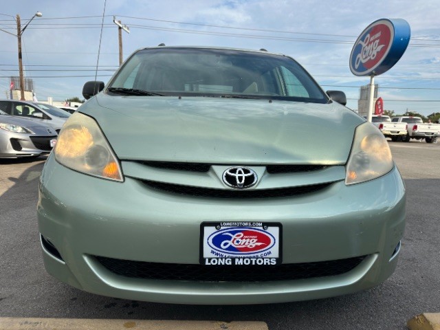 Toyota Sienna Vehicle Full-screen Gallery Image 03