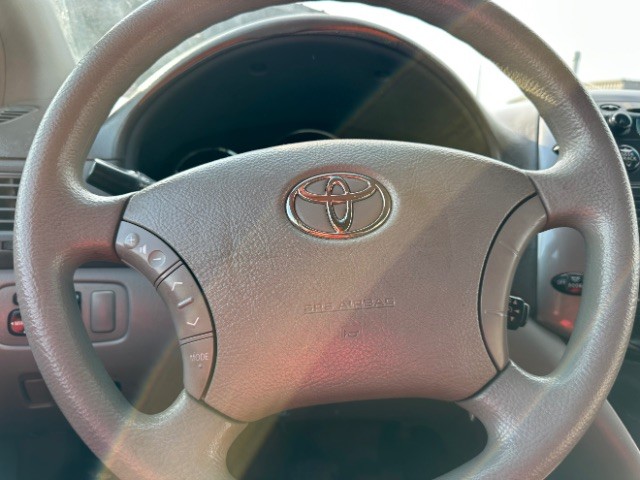 Toyota Sienna Vehicle Full-screen Gallery Image 11