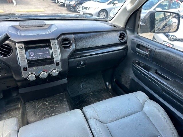 Toyota Tundra 2WD Vehicle Full-screen Gallery Image 07