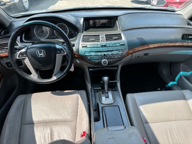 Honda Accord Sedan Vehicle Full-screen Gallery Image 06