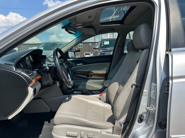 Honda Accord Sedan Vehicle Full-screen Gallery Image 10