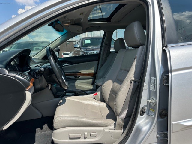 Honda Accord Sedan Vehicle Full-screen Gallery Image 11