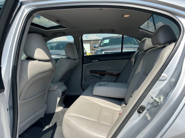 Honda Accord Sedan Vehicle Full-screen Gallery Image 12