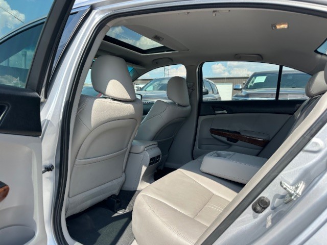 Honda Accord Sedan Vehicle Full-screen Gallery Image 13