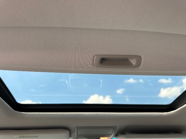 Honda Accord Sedan Vehicle Full-screen Gallery Image 14