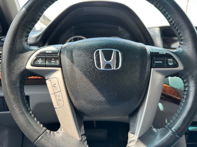 Honda Accord Sedan Vehicle Full-screen Gallery Image 15