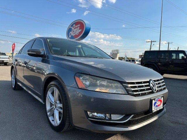 2015 Volkswagen Passat SEL Premium's photo