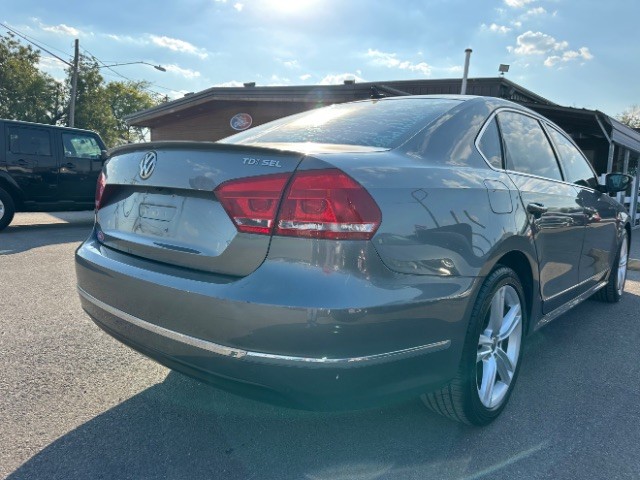 Volkswagen Passat Vehicle Full-screen Gallery Image 04