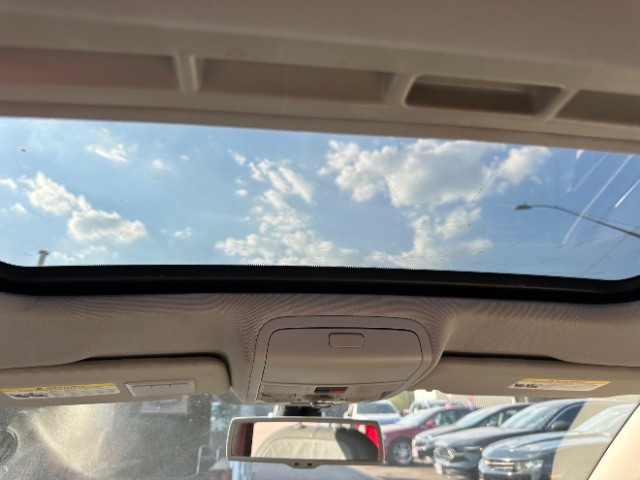 Volkswagen Passat Vehicle Full-screen Gallery Image 14