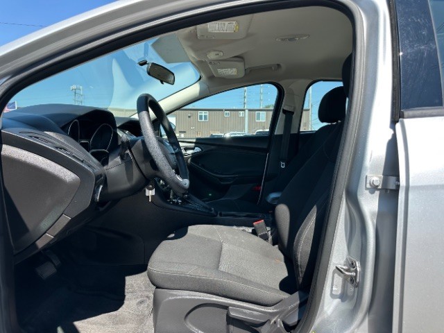 Ford Focus Vehicle Full-screen Gallery Image 09