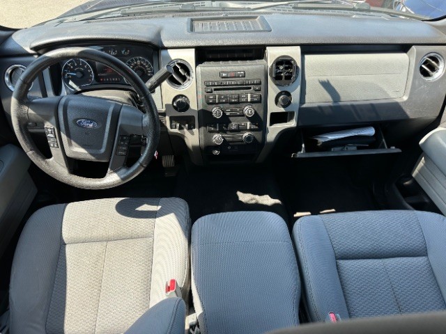 Ford F-150 Vehicle Full-screen Gallery Image 06