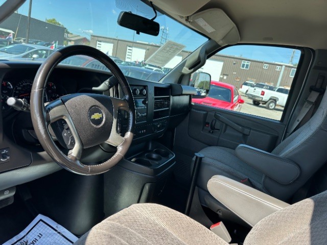 Chevrolet Express Cargo Van Vehicle Full-screen Gallery Image 6