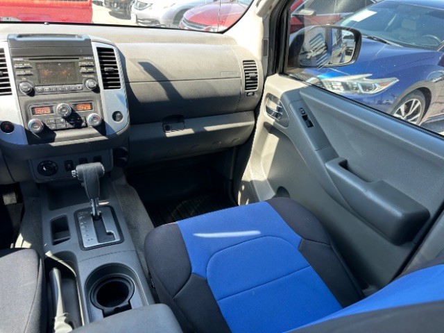 Nissan Frontier Vehicle Full-screen Gallery Image 07