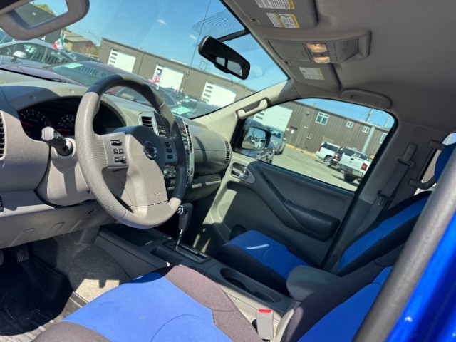 Nissan Frontier Vehicle Full-screen Gallery Image 09