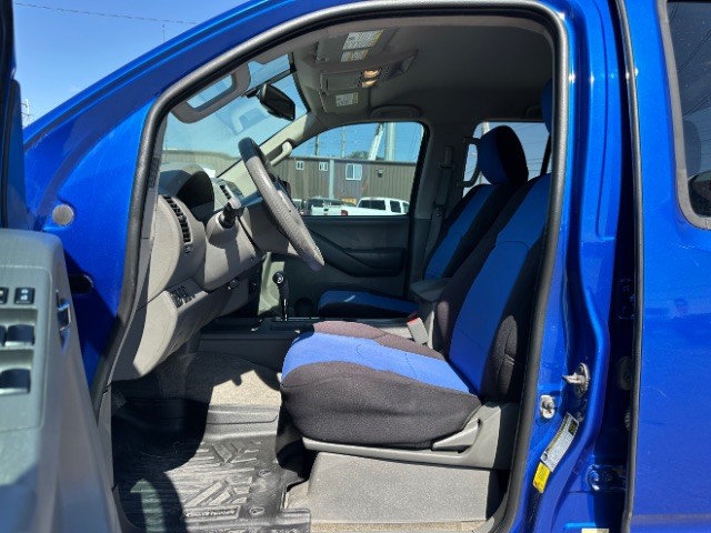 Nissan Frontier Vehicle Full-screen Gallery Image 10