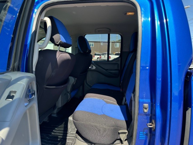 Nissan Frontier Vehicle Full-screen Gallery Image 11