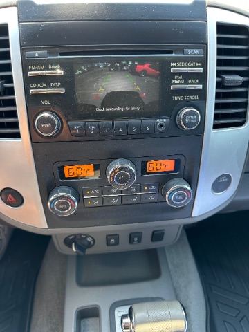 Nissan Frontier Vehicle Full-screen Gallery Image 12