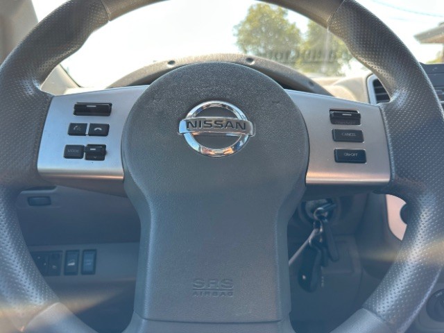 Nissan Frontier Vehicle Full-screen Gallery Image 13