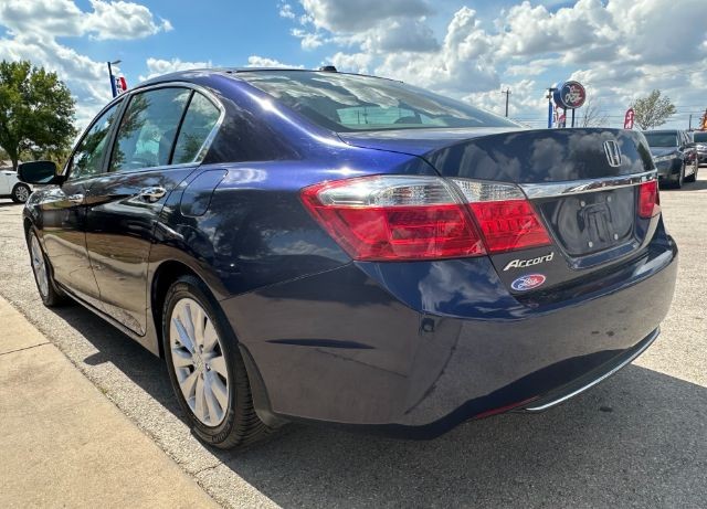 Honda Accord Sedan Vehicle Full-screen Gallery Image 05